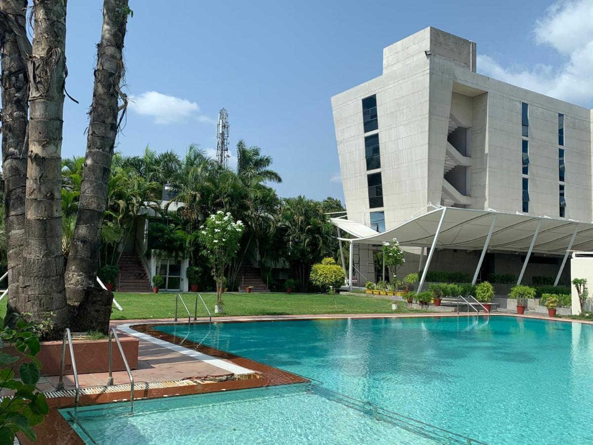 Lch Fitness Otel Indore Dış mekan fotoğraf