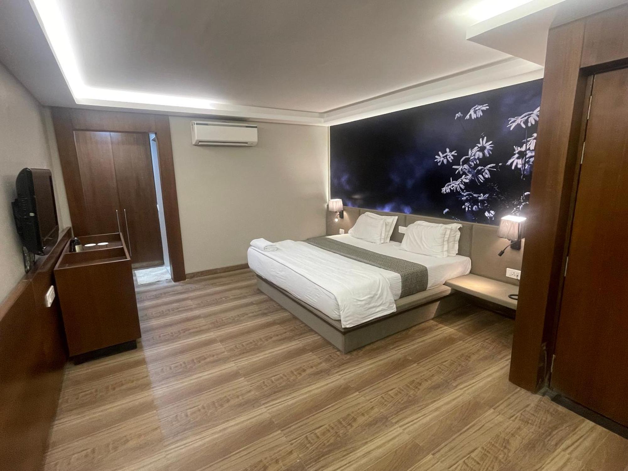 Lch Fitness Otel Indore Dış mekan fotoğraf