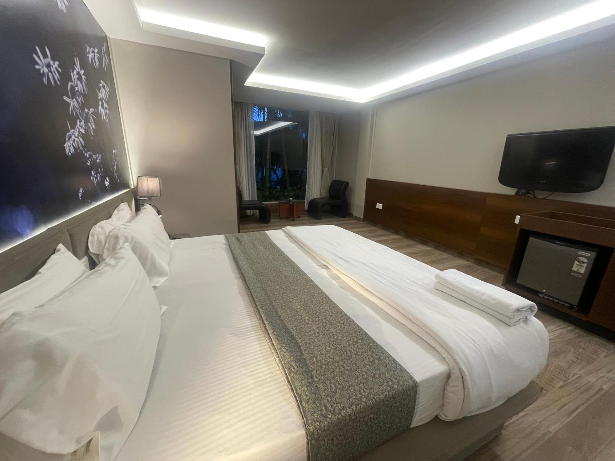 Lch Fitness Otel Indore Dış mekan fotoğraf