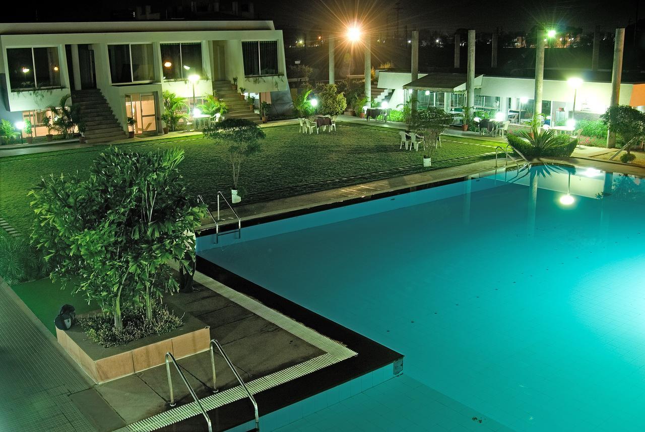 Lch Fitness Otel Indore Dış mekan fotoğraf